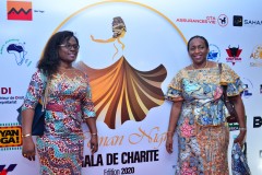 Aissetou-BOLY-directrice-generale-de-AIR-COTE-D_IVOIRE-a-droite-et-une-invitee-de-la-soiree