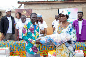 Lire la suite à propos de l’article Des kits scolaires offerts aux pensionnaires de l’orphelinat Blessing de Hahotoe