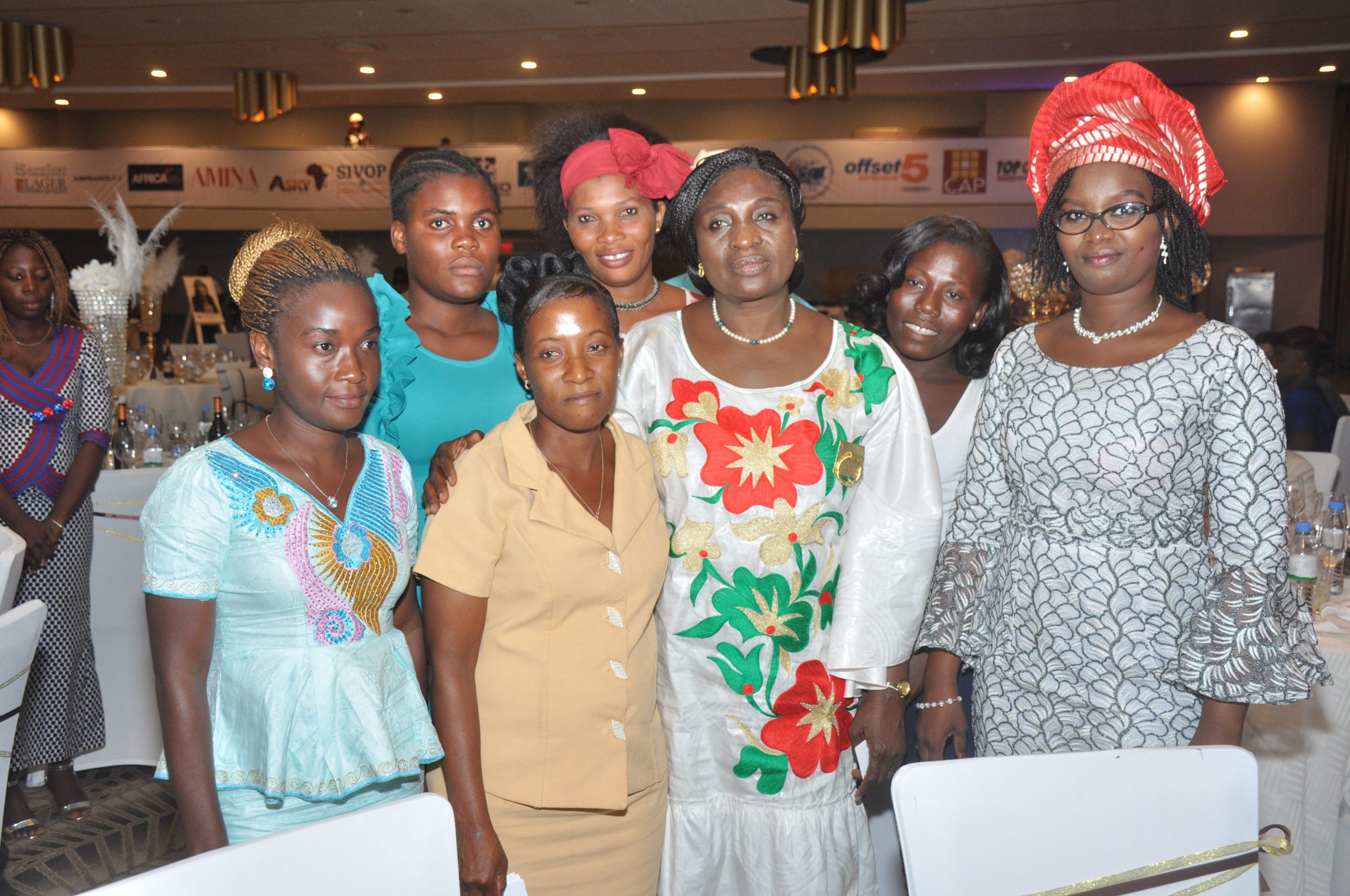 Tchabianandi Kolani YENTCHARE, ministre de l'action sociale, de la promotion de la femme et de l'aphabétisation et les lauréats